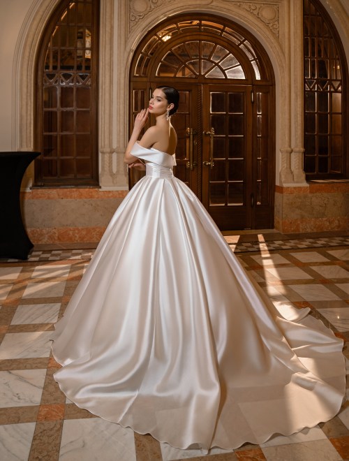 https://elisebride.ro/images/stories/virtuemart/product/13 Alyaia       (3).jpg